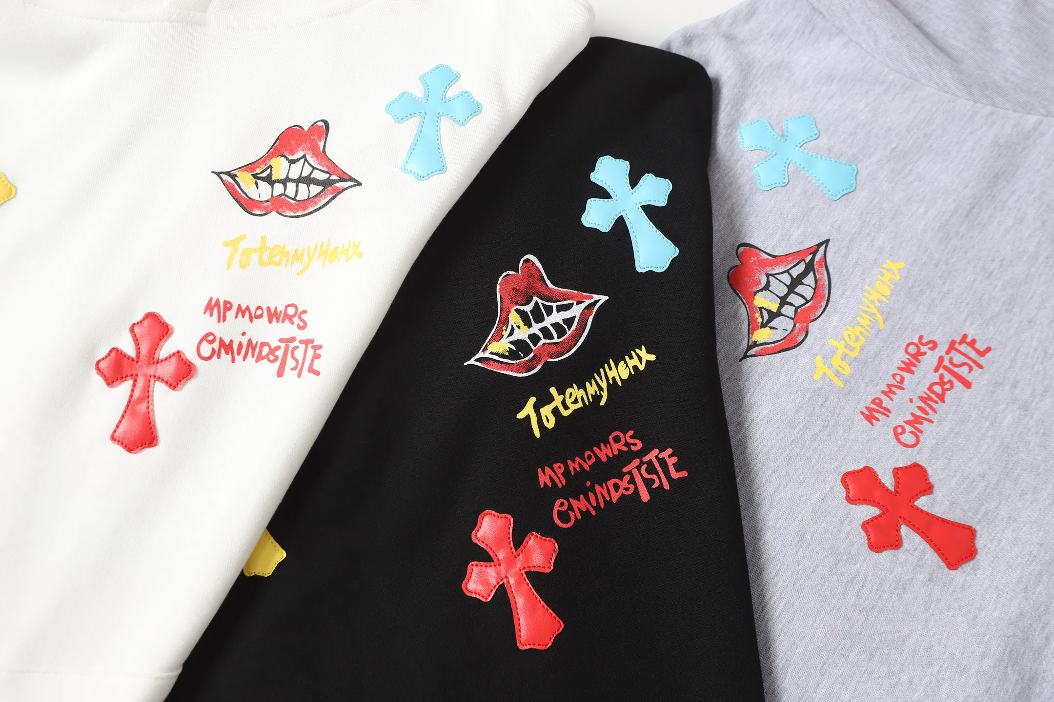 P280 #L3190 cross-border model. Those who pursue quality should not place an order. -Chrome Hearts/Chrome Hearts graffiti spoof printed leather cross✝️Hooded sweatshirt - High weight, high density and high quality. The wool is soft, delicate and skin-friendly. It feels soft and silky. It has excellent warmth and skin-friendly properties. M L XL